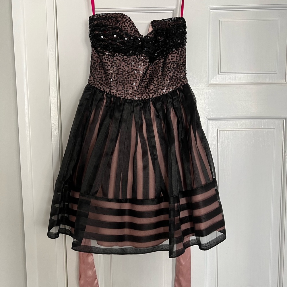 Betsey Johnson Strapless sequined cocktail dress. Size 0